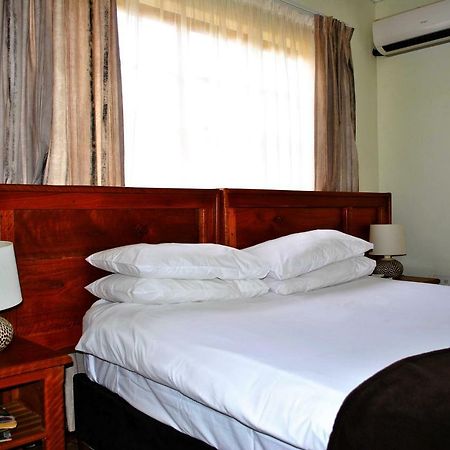 לואי טריכארט Mount Azimbo Lodge מראה חיצוני תמונה
