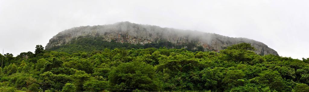לואי טריכארט Mount Azimbo Lodge מראה חיצוני תמונה